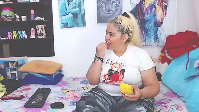 estrellita fugaz16x online show from February 12, 10:15 pm