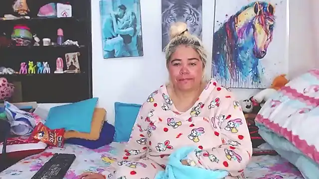 estrellita fugaz16x online show from February 22, 12:51 pm