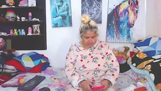 estrellita fugaz16x online show from March 8, 3:24 pm