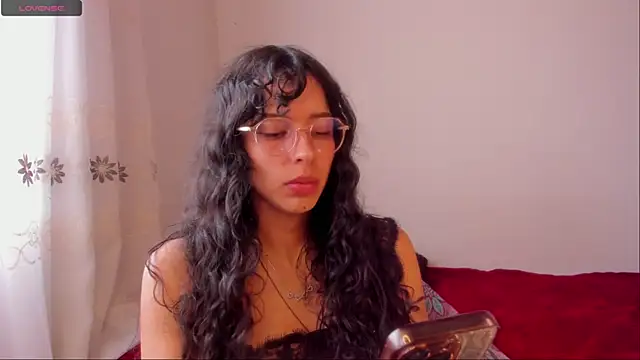 Snapshot of aluna_0310 chatting on January 8, 8:29 pm aluna 0310 online show from January 8, 8:29 pm