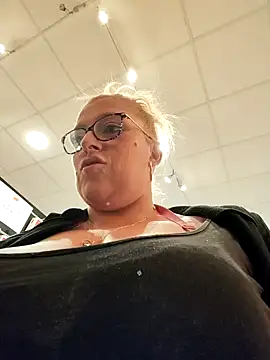 winniess40 online show from February 11, 11:43 am