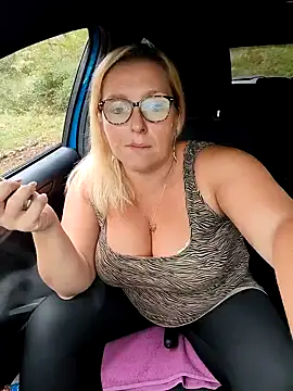 winniess40 online show from September 18, 8:38 am