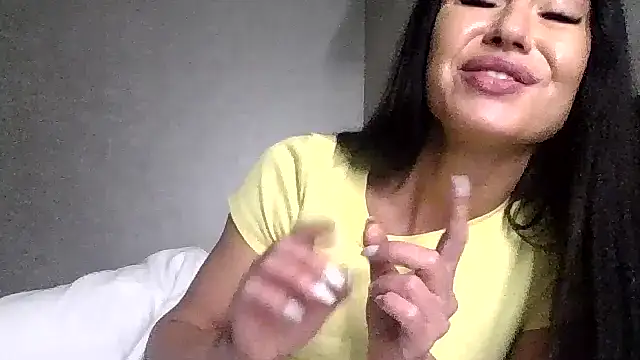 JulianaGold1 online show from October 27, 9:30 pm