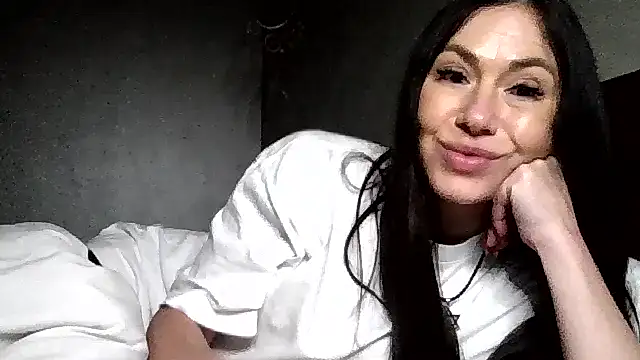 JulianaGold1 online show from December 15, 8:46 pm