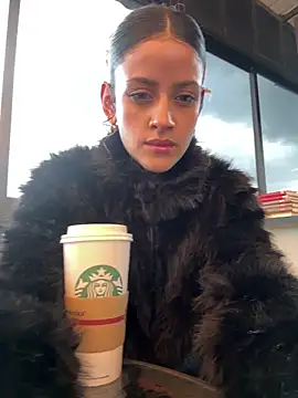 alana15 online show from December 19, 9:44 pm