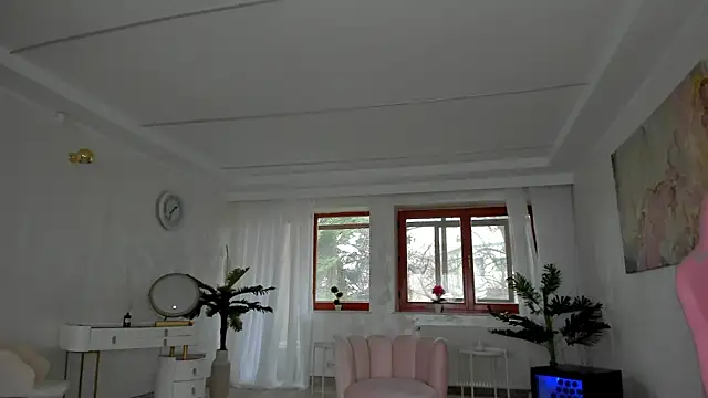 TiffanyHouston  online show from December 5, 7:05 am