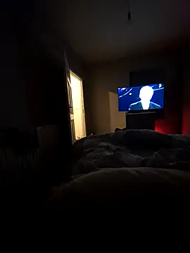 Snapshot of elenaUK chatting on December 27, 1:00 am elenaUK online show from December 27, 1:00 am