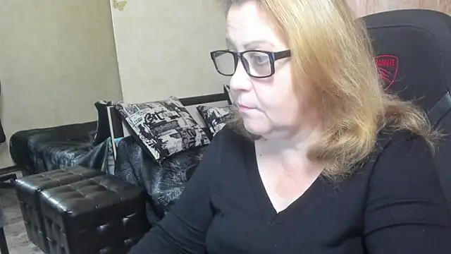 Frau Marta online show from November 4, 12:37 pm