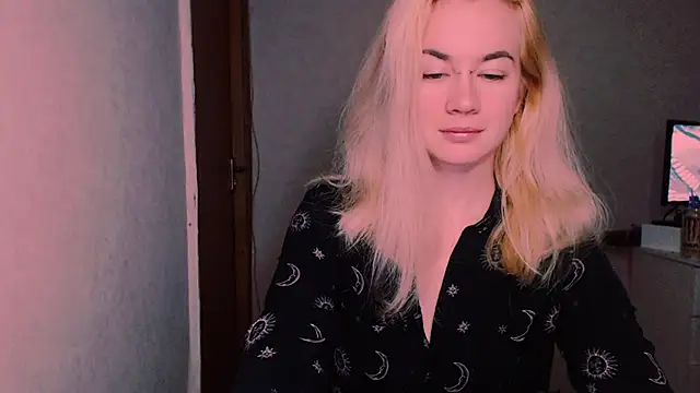 xxxcharismaaa online show from October 6, 5:27 am