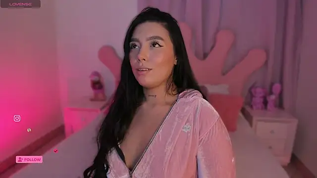 Snapshot of shantall_vidales_ chatting on October 13, 4:01 am shantall vidales online show from October 13, 4:01 am