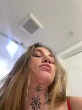 Snapshot of chloetease chatting on February 25, 6:36 am chloetease online show from February 25, 6:36 am