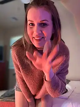 MaiseKnox online show from December 13, 9:20 pm