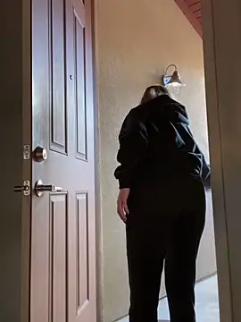 MaiseKnox online show from February 7, 10:20 pm