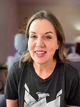 MaiseKnox online show from March 22, 6:22 pm