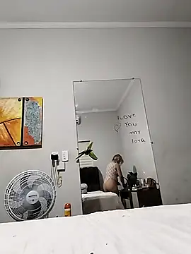 vivifernades online show from February 14, 1:51 pm