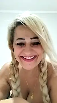 vivifernades online show from February 19, 8:52 pm