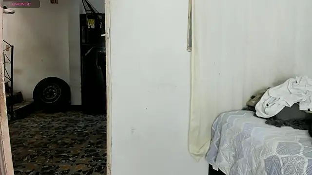 Snapshot of BlowMommy_ chatting on January 7, 3:23 pm BlowMommy online show from January 7, 3:23 pm