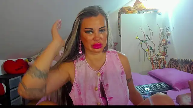 Snapshot of Raffaelababy chatting on September 15, 11:43 am Raffaelababy online show from September 15, 11:43 am