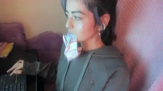 Sammysammy  online show from April 21, 7:25 am