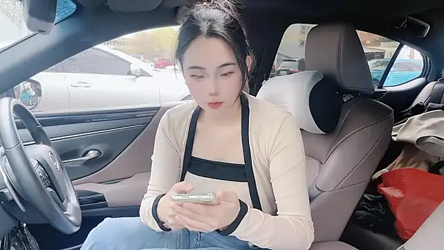 Snapshot of orla2021 chatting on March 18, 1:21 am orla2021 online show from March 18, 1:21 am