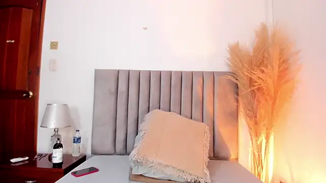 AGATHAA WHITE online show from March 13, 11:41 am