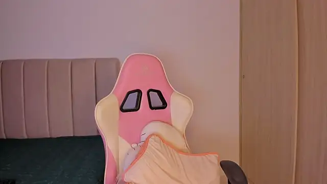 isa bunny online show from April 15, 6:42 am