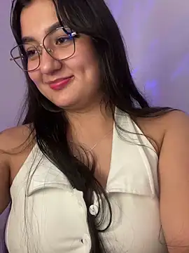 Snapshot of yessi_rose chatting on October 22, 3:51 am yessi rose online show from October 22, 3:51 am