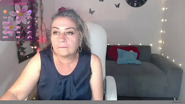 Snapshot of stepmother_105 chatting on January 9, 2:40 pm stepmother 105 online show from January 9, 2:40 pm