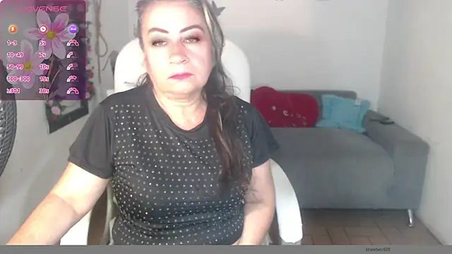 Snapshot of stepmother_105 chatting on January 14, 2:53 pm stepmother 105 online show from January 14, 2:53 pm