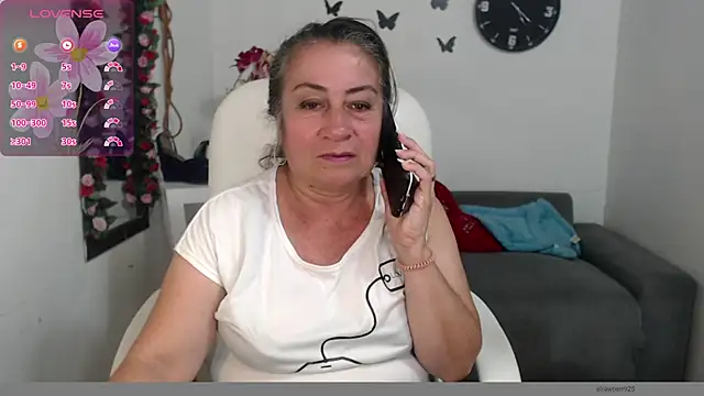 Snapshot of stepmother_105 chatting on February 20, 3:19 pm stepmother 105 online show from February 20, 3:19 pm