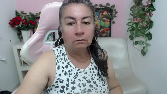 Snapshot of stepmother_105 chatting on September 17, 5:36 pm stepmother 105 online show from September 17, 5:36 pm