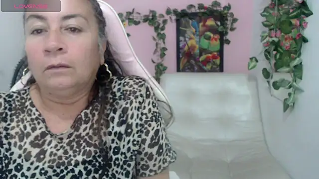 Snapshot of stepmother_105 chatting on October 23, 3:33 pm stepmother 105 online show from October 23, 3:33 pm