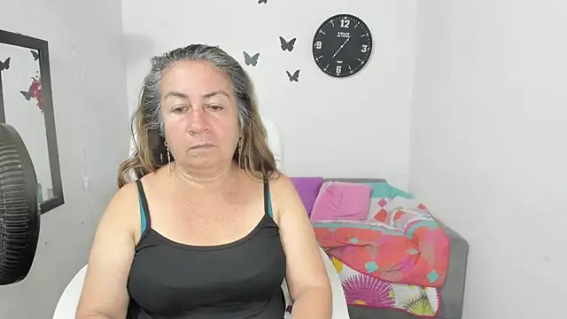 Snapshot of stepmother_105 chatting on May 8, 6:13 pm stepmother 105 online show from May 8, 6:13 pm