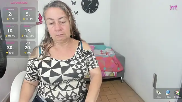 Snapshot of stepmother_105 chatting on May 26, 6:15 pm stepmother 105 online show from May 26, 6:15 pm