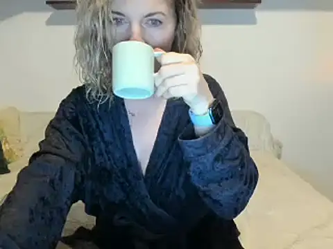 Jadore able online show from January 12, 2:45 am