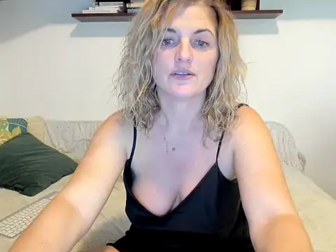 Jadore able online show from January 16, 7:28 am