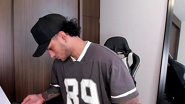 Alessandro Vanni online show from January 9, 1:02 pm