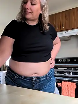 Snapshot of Canadian_BBW chatting on June 3, 9:42 pm Canadian BBW online show from June 3, 9:42 pm