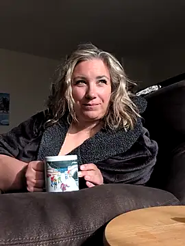 Snapshot of Canadian_BBW chatting on June 4, 2:23 pm Canadian BBW online show from June 4, 2:23 pm