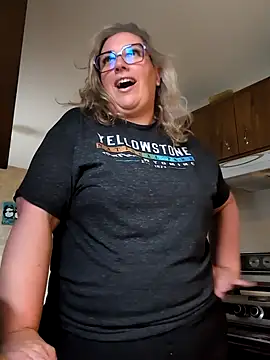 Snapshot of Canadian_BBW chatting on June 15, 10:01 pm Canadian BBW online show from June 15, 10:01 pm