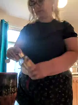 Snapshot of Canadian_BBW chatting on June 16, 1:25 pm Canadian BBW online show from June 16, 1:25 pm