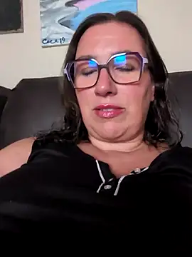 Snapshot of Canadian_BBW chatting on August 6, 10:11 pm Canadian BBW online show from August 6, 10:11 pm