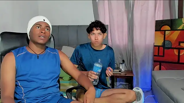 Snapshot of CrissBrownxxx chatting on April 21, 6:12 pm CrissBrownxxx online show from April 21, 6:12 pm