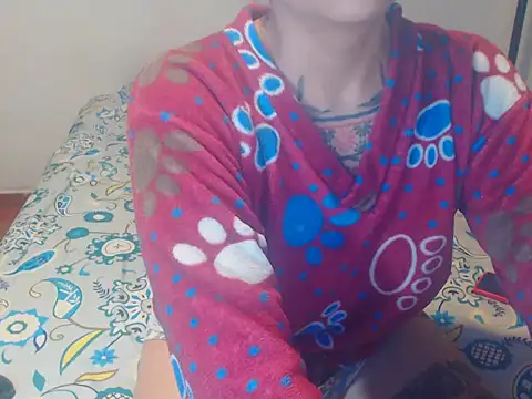 Snapshot of Tattoodreams_lucy chatting on February 2, 11:58 pm Tattoodreams lucy online show from February 2, 11:58 pm