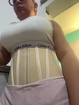 Snapshot of maymercy chatting on January 19, 12:53 pm maymercy online show from January 19, 12:53 pm