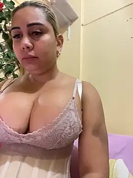 Snapshot of maymercy chatting on February 4, 1:39 pm maymercy online show from February 4, 1:39 pm