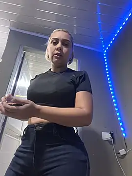 Snapshot of maymercy chatting on March 2, 12:35 am maymercy online show from March 2, 12:35 am