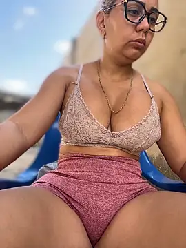 Snapshot of maymercy chatting on March 15, 2:01 pm maymercy online show from March 15, 2:01 pm