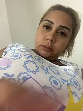 Snapshot of maymercy chatting on April 2, 11:35 pm maymercy online show from April 2, 11:35 pm