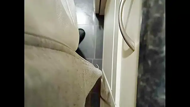 hairyuncut00 online show from January 19, 1:10 am